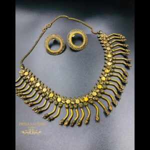 Brass look necklace
